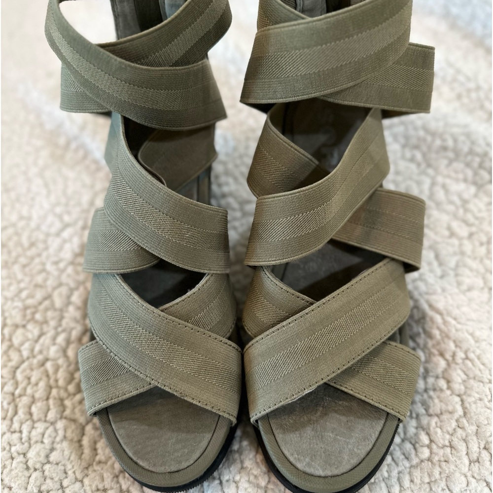 SOREL WEDGES, super cute, adorable on!!! 🌟♥️🌟 Comfortable bottom♥️🌟♥️